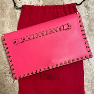 VALENTINO GARAVANI
Nappa Rockstud Wristlet Clutch